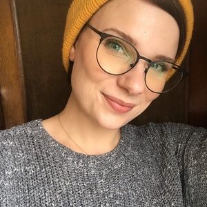 Meet your Posher, Cassandra